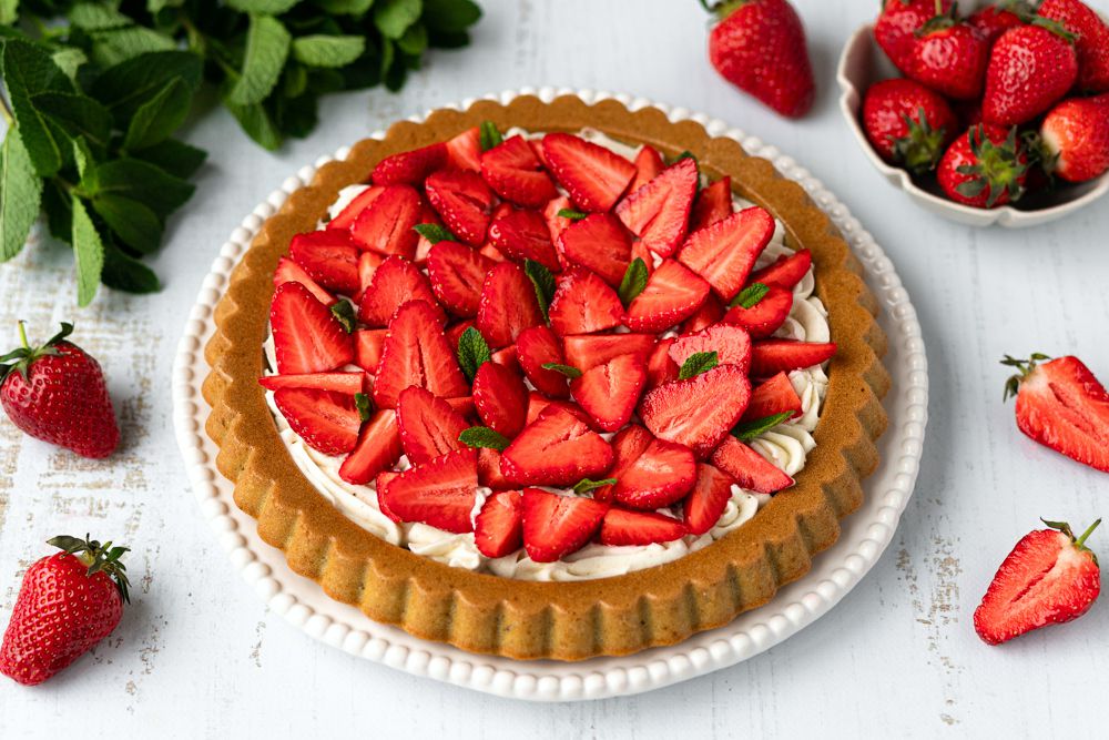 chantilly cake with strawberries