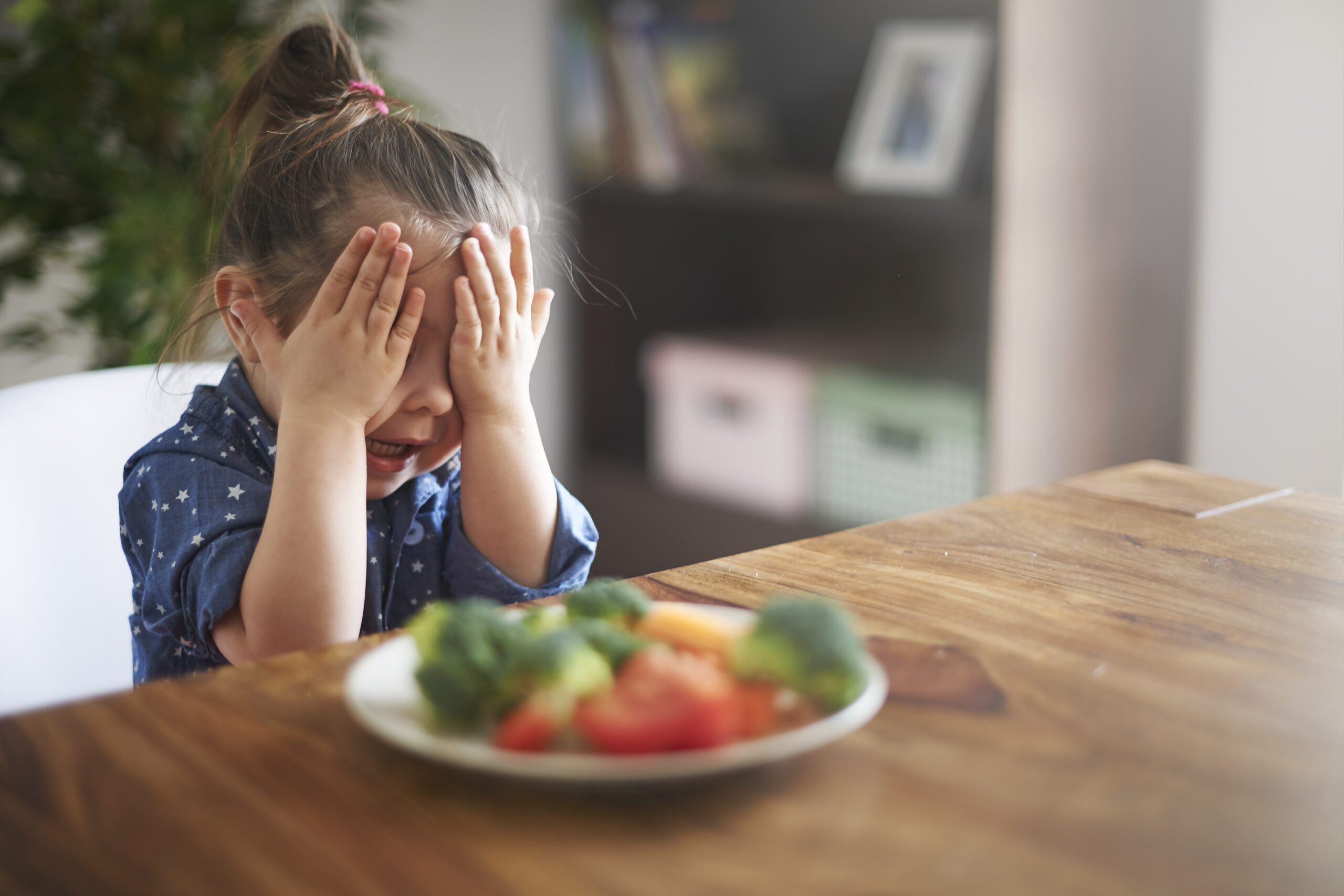 Child Not Eating,Little girl doesn't want to eat vegetables